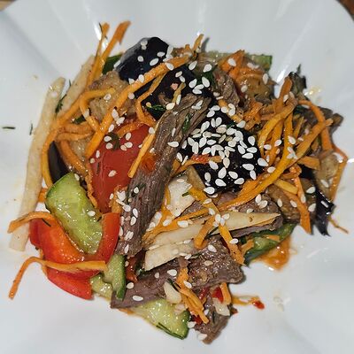 Салат Узбечка в Узбекский Ресторанчик по цене 359 ₽