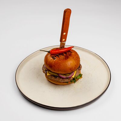 Огненный бургер в PINTA Bar & Grill по цене 5090 ₸