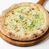 Пицца с беконом, соусом из сметаны и луком-порей в Formaggi по цене 745