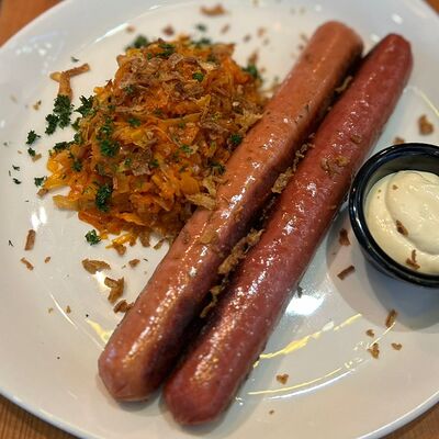 Домашние колбаски с тушенной капустой в Ранчо Grill & Bar по цене 790 ₽