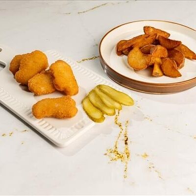 Наггетсы и Картофель по деревенски и Огурчики маринованные в TAVO ROTTO по цене 355 ₽