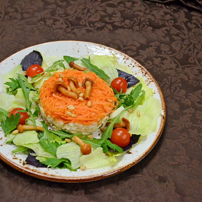 Салат Лесная поляна в Лесная поляна по цене 810 ₽