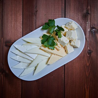 Сырная тарелка в Хинкальная Легенда по цене 630 ₽