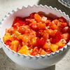 Поке со слабосоленым лососем, клубникой и манго в Bake Up по цене 799
