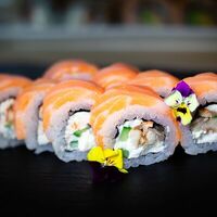 Ролл Филадельфия с угрем в ChoCho Sushi