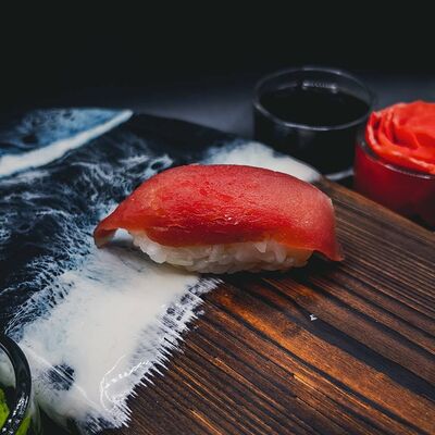 Суши с тунцом в Sushi Time по цене 115 ₽
