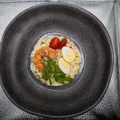 Люкс салат с мясом краба и креветкой в Regatta по цене 715 ₽