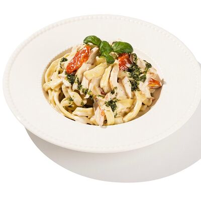 Паста с вялеными томатами и курицей в Песто Тесто по цене 690 ₽