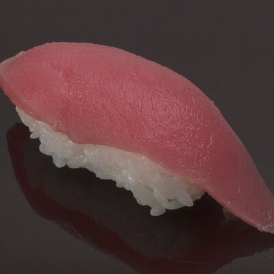 Суши с тунцом в IONOTO по цене 180 ₽