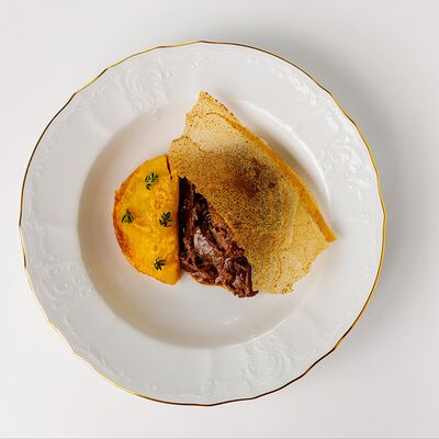 Растушенный олень с запечённым сельдереем в Дворцовая по цене 980 ₽