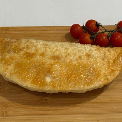 Чебуреки в Гостиный дворик по цене 270 ₽