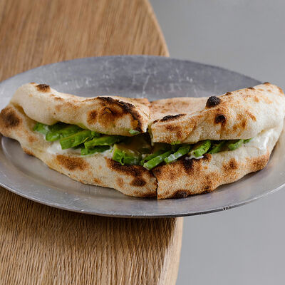 Лепешка из печи, авокадо, страчателла в Saray по цене 950 ₽