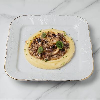 Бефстроганов с пюре в Buffalero di Mare по цене 1850 ₽