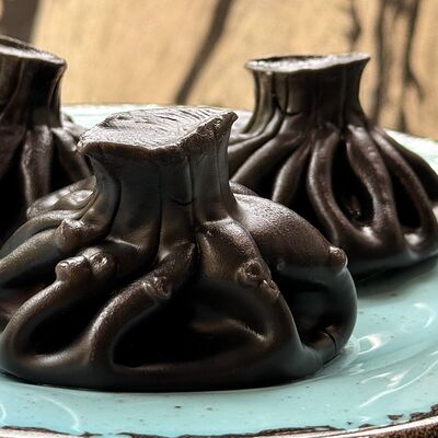 Хинкали черные с морепродуктами в Парус по цене 770 ₽