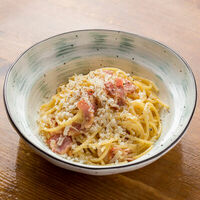 Спагетти Карбонара в Perbacco Italian Restobar