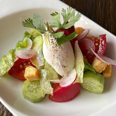 Деревенский с яйцом пашот (сметана) в Арт-шоу ресторан Балаган Сити по цене 390 ₽