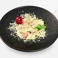 Пенне с лососем в Caviar