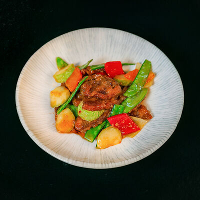 Утка с овощами и чили-соусом в Mr. Lee по цене 2500 ₽