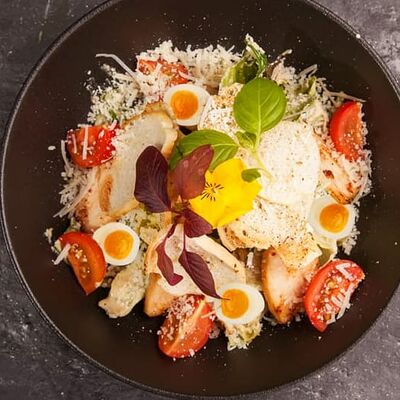 Цезарь с курицей в Наше место по цене 560 ₽