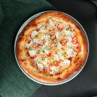 Сливочный цыпленок с беконом в Лебовски Пицца и Боулинг