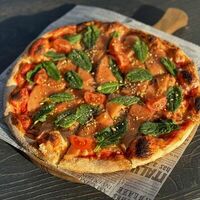 Пицца с лососем в Flamin