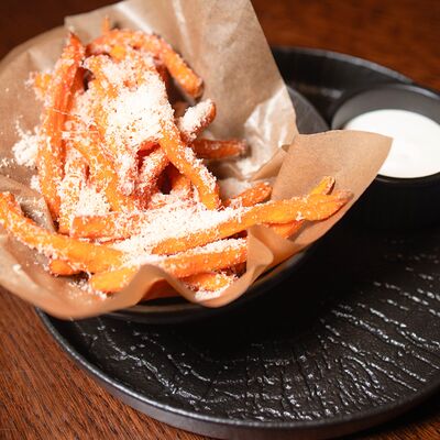 Батат фри с пармезаном в Old Whale pub по цене 460 ₽