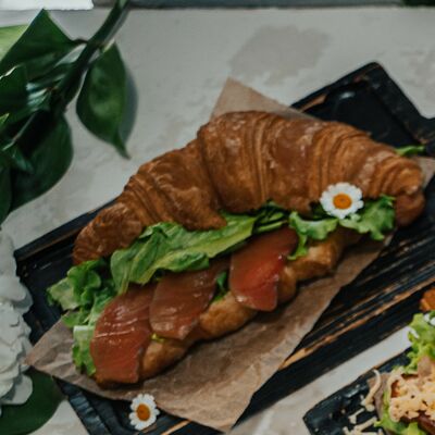 Круассан с лососем в Мой кофе по цене 862 ₽