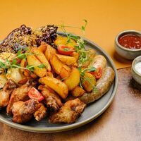 Мясной пир в Лебовски Пицца и Боулинг
