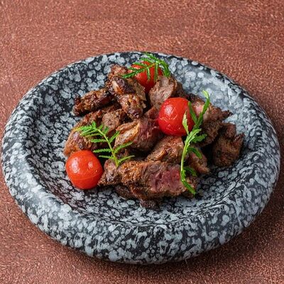 Мраморные кусочки говядины из угольной печи в Привет по цене 490 ₽