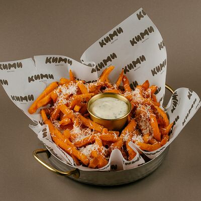 Фри из батата с трюфельным айоли и сыром пармезан в Кими по цене 1390 ₽