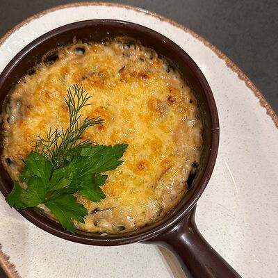 Жюльен из филе цыплёнка с грибами в Лепила мама по цене 390 ₽