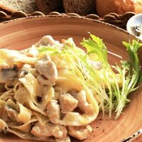 Паста с курицей и грибами в Avenue