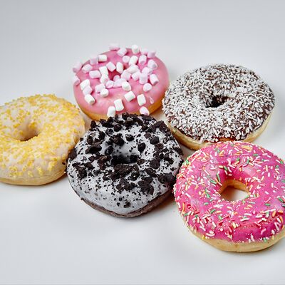 Донаты в ассортиментев Братья Чарзи по цене 159 ₽