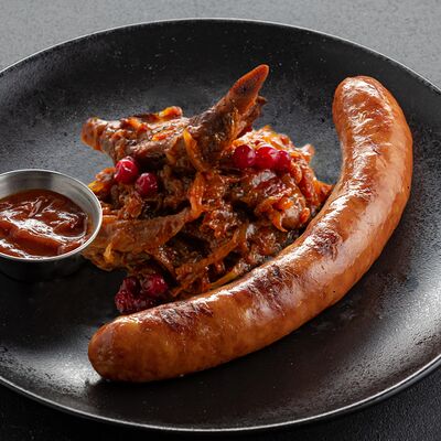 Краинская колбаска с тушеной капустой в Jager restopub по цене 880 ₽