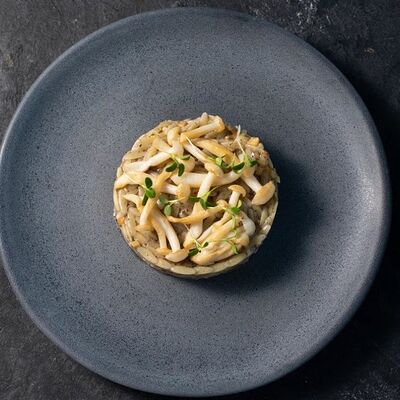 Орзо с белыми грибами и шимеджив Муссон по цене 1150 ₽