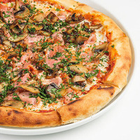 Пицца с грибами и окороком в Трай