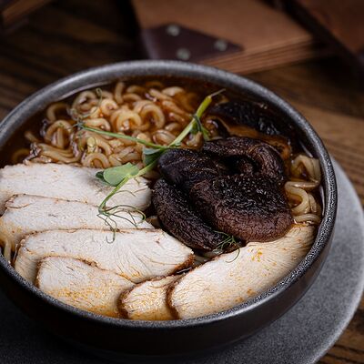 Рамен с курицей в Luna Dostyk по цене 3390 ₸