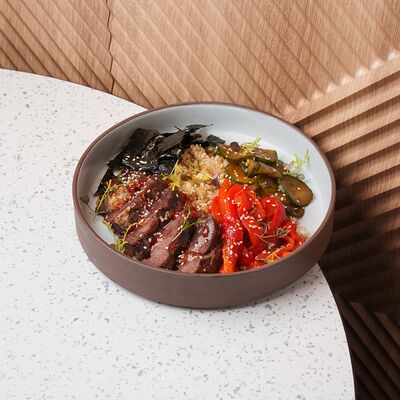 Говяжьи щечки с рисомв Wheel rice по цене 690 ₽