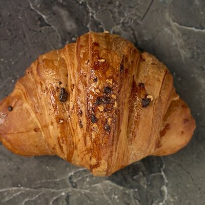 Круассан с шоколадом в Семейная пекарня Кривоноговых по цене 200 ₽