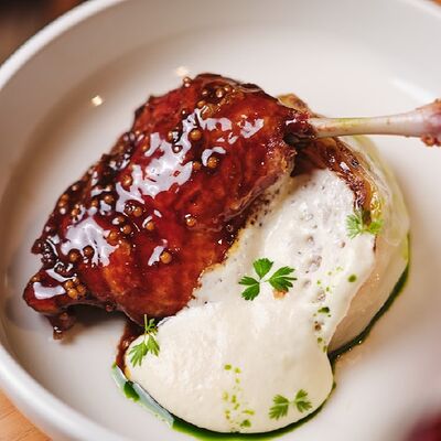 Утиная ножка конфи с молодой капустой и сырным муссом в The Odi по цене 45 р.