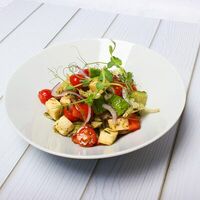 Овощной салат с сыром в Японец