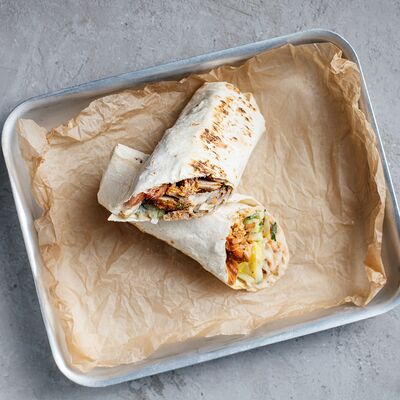 Шварма в лафе с кебабом из ягненка и курой и соусом тахина в Easy Hummus по цене 540 ₽