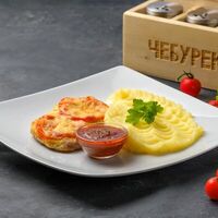 Мясо по-французски с гарниром в Чебуречная