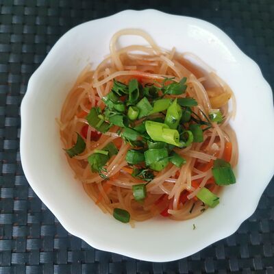 Салат с фунчозой в ВКУСНАЯ ЕДА СЕРПУХОВ по цене 250 ₽