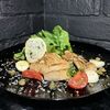 Цезарь с куриной грудкой в Tobikko Sushi по цене 625