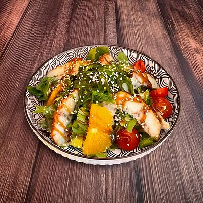 Салат с копченым угрем и апельсином в Kekou Вкусная еда по цене 540 ₽