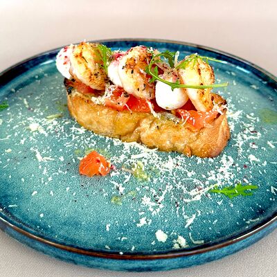 Брускетта с креветками и моцареллой в Piccola Pizza по цене 260