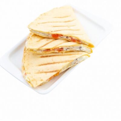 Кесадилья с курицей и томатами в Pomodoro Royal по цене 360 ₽