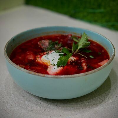 Борщ в Хинкальная Едим вкусно по цене 430 ₽