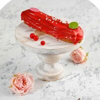 Эклер с малиновым кремом в Кондитерская СантОноре